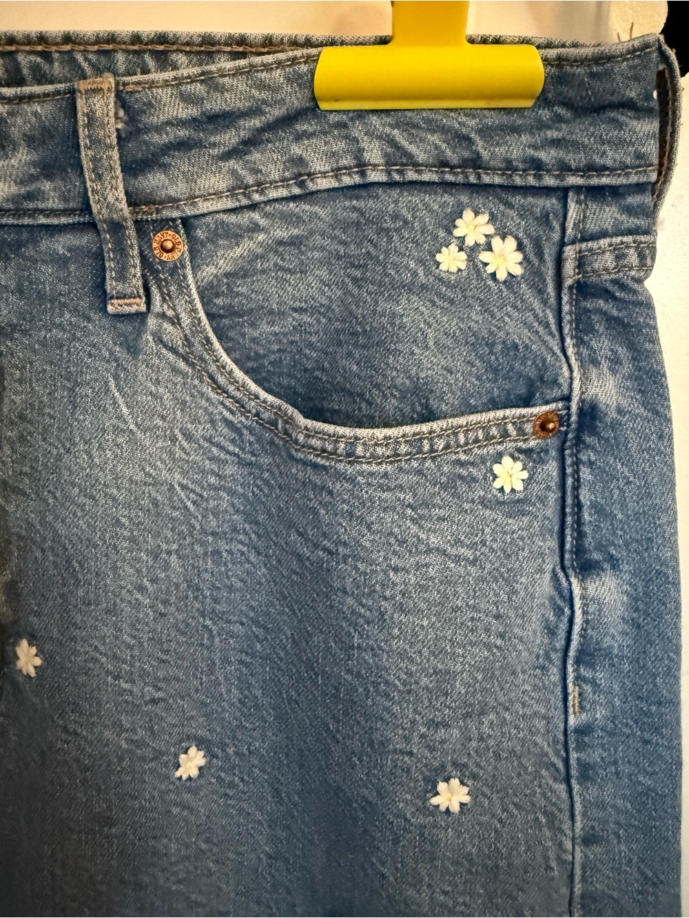 Old Navy Blue Straight-Leg Jeans with White Daisy Embroidery - Picture 2 of 7